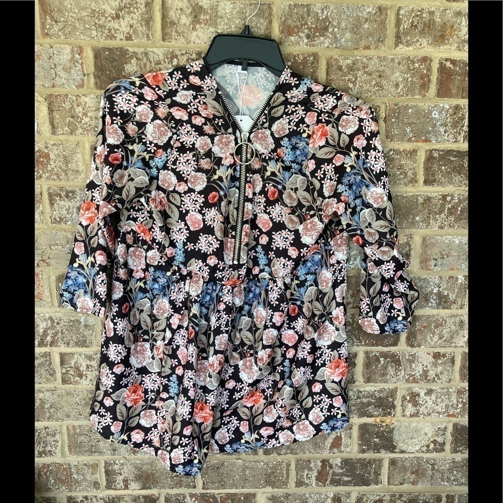 Wild Flowers Roses  Floral Top NWT Size Large Silver Ring for Zipper Pull